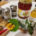 HIRSCHBACH. 1x Kursplatz zum „Oxymel“-Workshop am 11. Juni am Biohof Abraham gewinnen. 