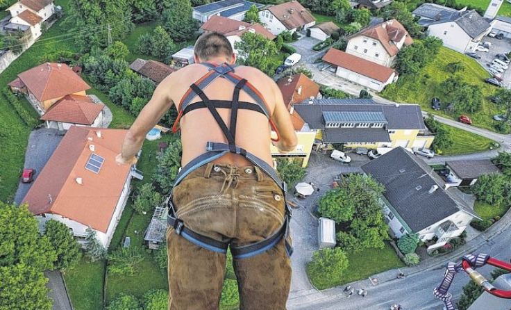 Bungee-Jumping am Waldzeller Dorffest (Foto: Litzlbauer)
