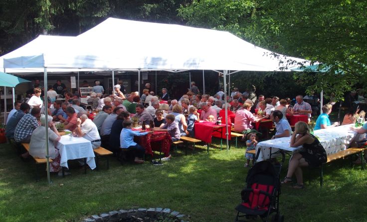 Schlemmen für den guten Zweck beim traditionellen Weißwurstfrühschoppen (Foto: Privat)