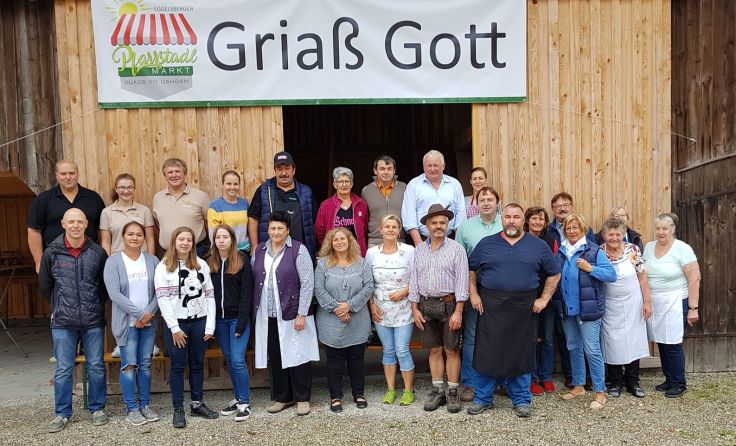 Die Vereinsgründer von „Guads vo Dahoam“ laden zum Pfarrstadlmarkt ein. (Foto: Privat)