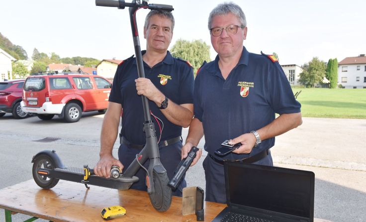 Abschnittsfeuerwehrkommandant Stefan Schaub und Vize Karl Etlinger (Foto: Wolfgang Zarl)