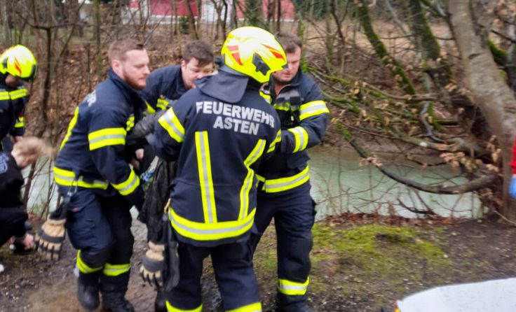 (Foto: TEAM FOTOKERSCHI.AT / FEUERWEHR ASTEN)