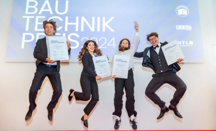 Die glücklichen Preisträger des Bautechnikpreises 2024 (Foto: ANDREAS ROEBL)