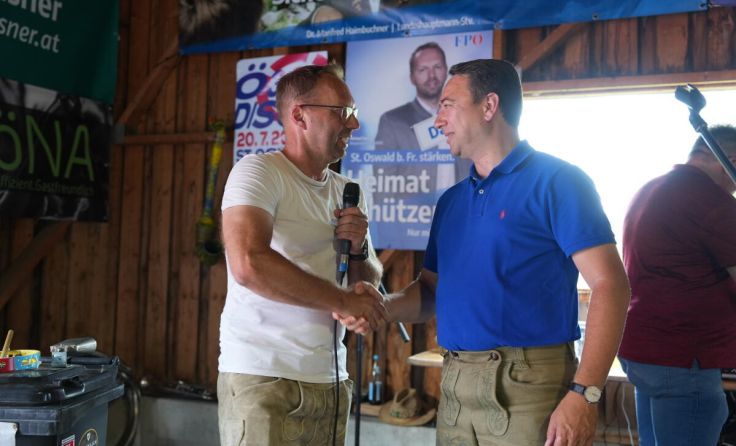 v. l.: Bürgermeister von St. Oswald Michael Spörker, LH-Stv. Manfred Haimbuchner (Foto: FPÖ)