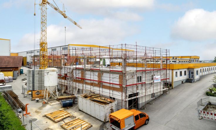Mitten im Grünen entstehen Arbeitsplätze mit modernster Infrastruktur. (Foto: Aspöck)