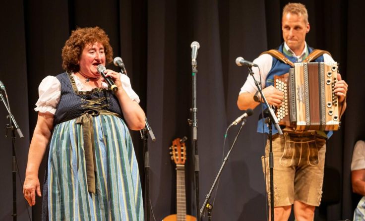 Gstanzl Singa im Stadtsaal Schwanenstadt (Foto: Renate Maier)