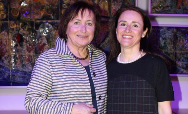 Dr.in Christine Eckmayr übergab den Vorsitz an Dr.in Doris Mayer. (Foto: Hospiz Wels)