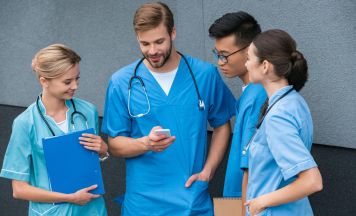 FH Gesundheitsberufe OÖ: Jetzt durchstarten mit einem Gesundheitsstudium