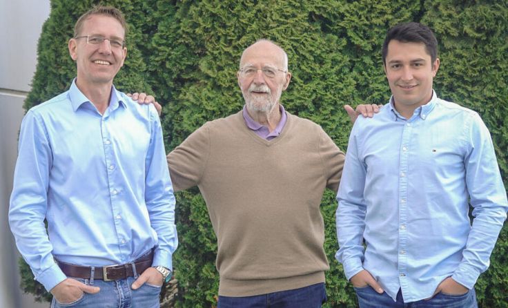 Peter Estermann mit Firmengründer Norbert Estermann und Florian Penninger (Foto: Marie Hörl)