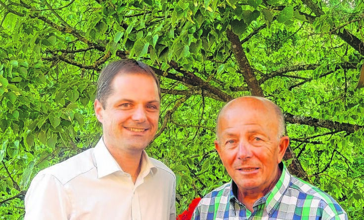 Altbürgermeister Rupert Lehner (re.) bei der Amtsübergabe an Rainer Barth.