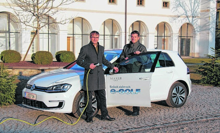 E-Car-Sharing-Fachmann Markus Rapold, Leader-Geschäftsführer Manfred Hinterdorfer (re.)