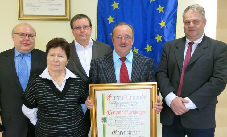 Leopold Buchberger im Kreise der Gratulanten.