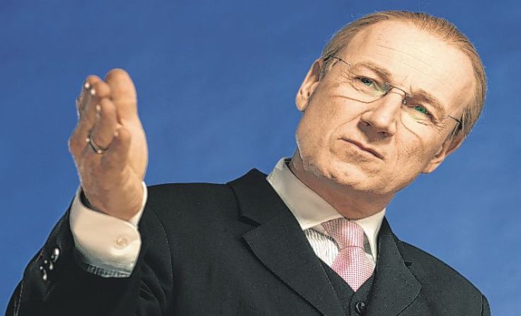 Roland Düringer schlüpft im neuen Programm in eine staatstragende Rolle. Foto: Lukas Beck 