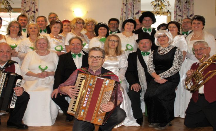 Die Dreierlandlergruppe Waldhausen zog im Fasching die Blicke auf sich. Foto: Gruber 