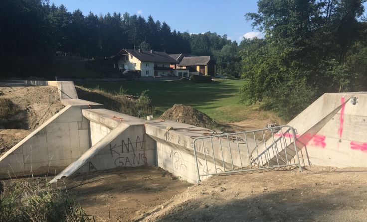 Im Ortsteil Poneggen wird derzeit intensiv am Hangwasserschutz gearbeitet. 