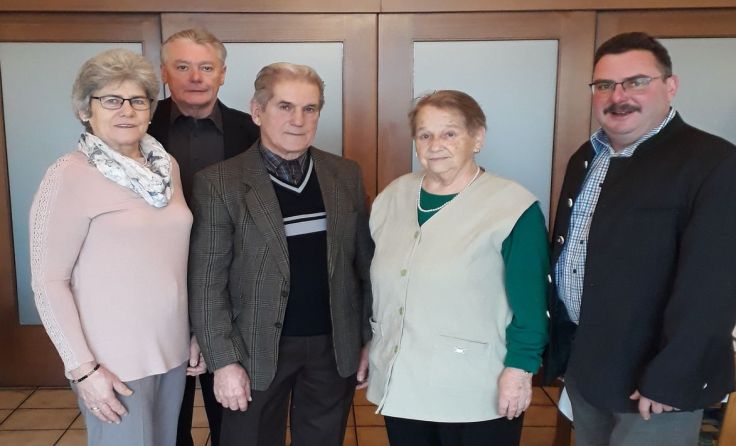 Jubilar Josef Prammer im Kreise der Gratulantenschar. Foto: Seniorenbund Luftenberg 