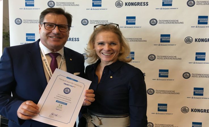 v.l.: Friedrich Kaindlstorfer (CURHAUS Bad Kreuzen) und Michaela Reitterer (ÖHV Präsidentin)