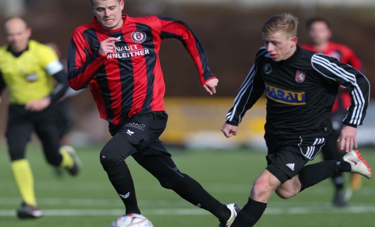 Stefan Graf (r.) traf beim 2:2 im Herbst gegen den ASK im Doppelpack. Foto: Berles