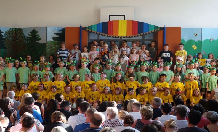 Die Kinder erneteten für ihre gelungenen Darbietungen reichlich Applaus. Foto: Klaus Röthlin 