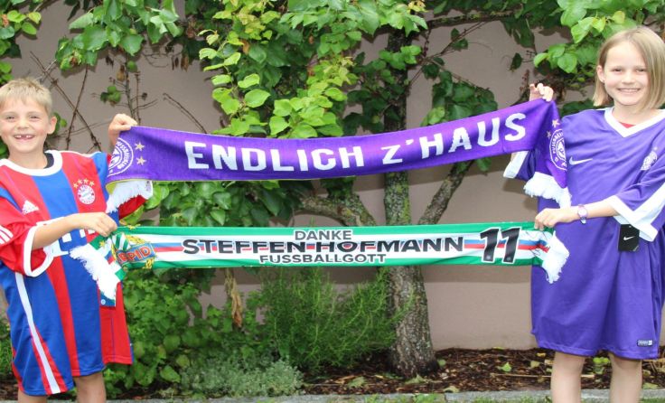 Fußballfans können beim Benefizspiel tolle Preise gewinnen. Foto: Masilko 