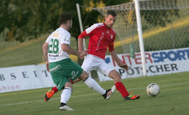 Katsdorf (r. Patrick Baumgartner) holte sich beim Tabellenführer drei Punkte. Foto: Pirkes 