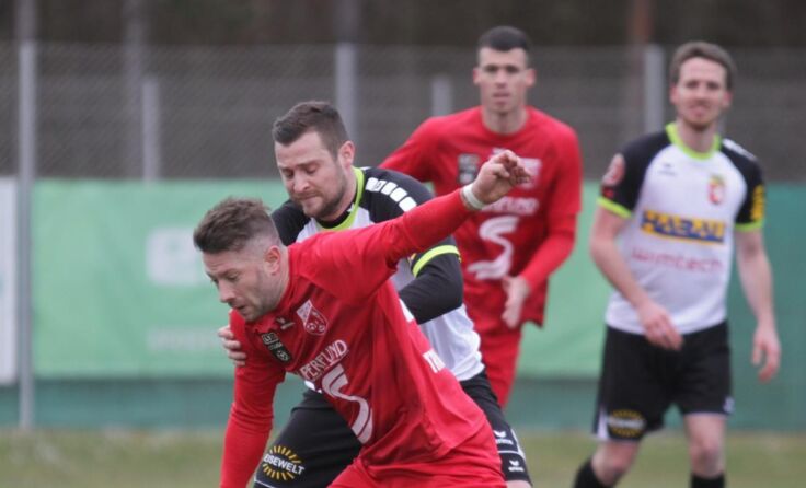 Manuel Schmidl (im Vordergrund) wurde zum Matchwinner für Oedt. (Foto: piedie)