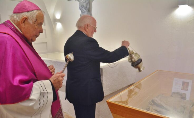 Maximilian Aichern und Karl Wögerer nahmen am Sonntag die Segnung vor. (Foto: Kunstreferat/Wimmer)