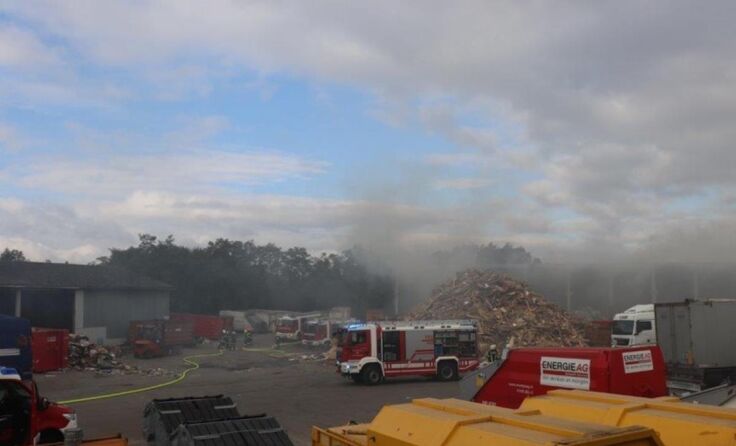 Löscharbeiten beim Brand in Katsdorf. (Foto: Florian Pötscher)