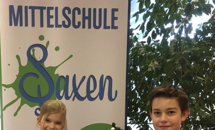Schüler laden ein, die Vorzüge der Schule im Internet zu erkunden. (Foto: Musikmittelschule Saxen)