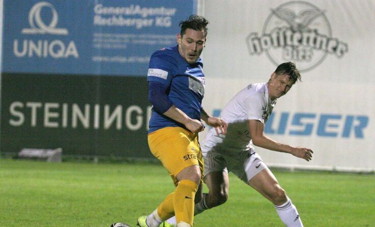 Manuel Pichler (in Blau-Gelb) glückte im Spiel gegen seinen Ex-Klub ein Treffer. (Foto: Pirkes)