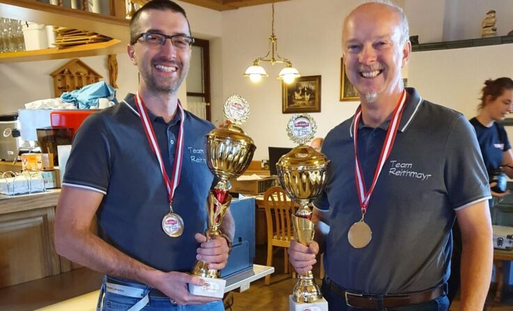 Der Siegerpokal ging an das Team Reithmayr. (Foto: Team Reithmayr)