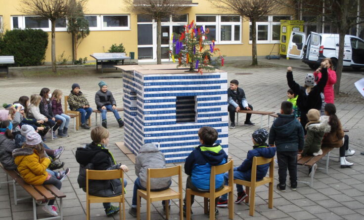 Gleichenfeier beim Schwertberger Testschachtel-Haus. (Foto: Hort Schwertberg)