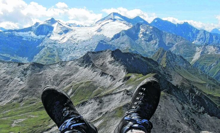 Markus Hatheier nimmt einen mit auf seinem entschleunigenden Fußmarsch über die Alpen.