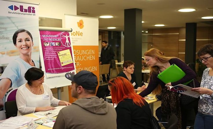 Kompetente Beratung am Marktplatz der Weiterbildung Foto: Cityfoto