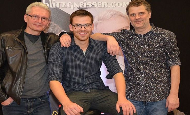 Martin Frank flankiert von den Blitzgneissern Hannes Brandl (l.) und Hubert Fellner (r.)