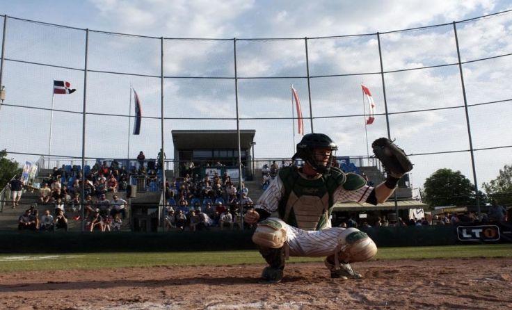 Volle Tribühne auch beim Finale des Finkstonball am Spitzberg in Attnang/P. Foto: Joe Yun