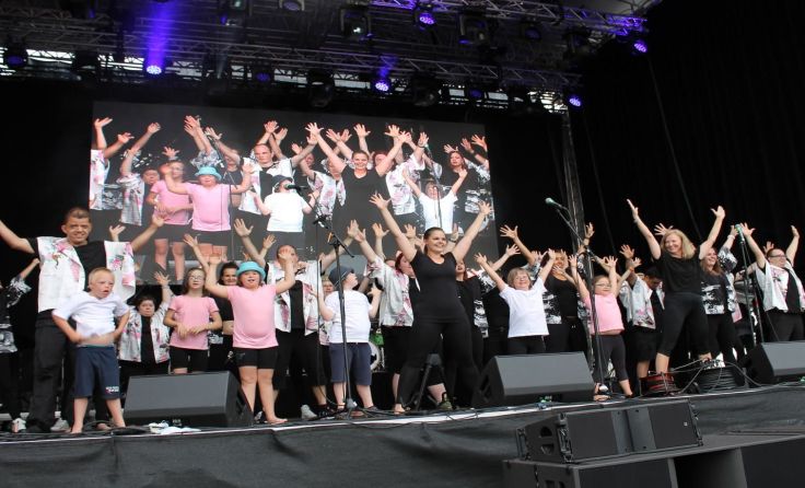 Das Tanzforum Pinsdorf begeisterte mit ihrer Bühnenshow.