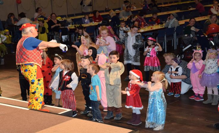 Lustiger Kinderfasching im Vöcklabrucker Stadtsaal. Foto: Stadtgemeinde