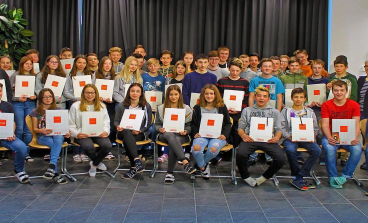 Die ausgezeichneten Schüler der Naturpark-Mittelschule Schörfling. Foto: WK