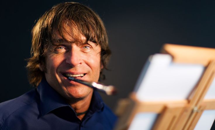 Mundmaler Paulus Ploier arbeitet schnell und treffsicher. Foto: privat