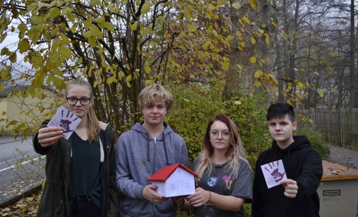 Die Jungen Linken Vöcklabruck machten auf den Tag gegen Gewalt an Frauen aufmerksam.