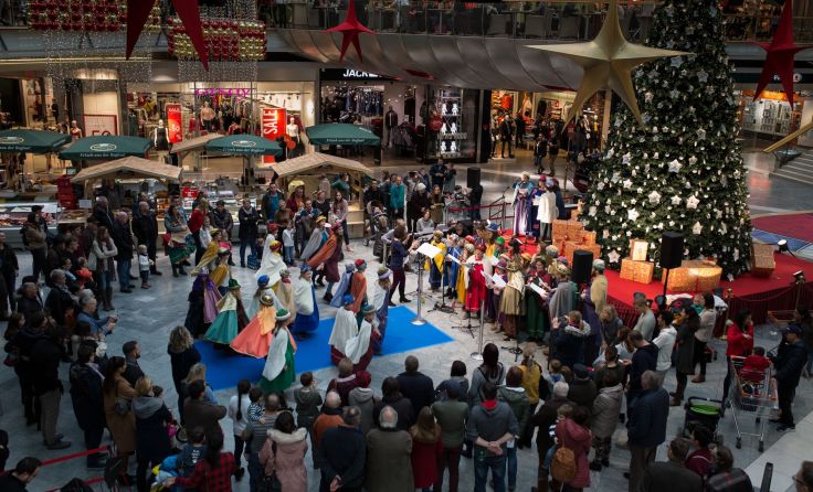 Die Sternsinger bei ihrem Auftritt in der VARENA Foto: Daniela Köppl