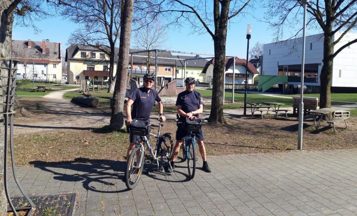 Die Polizei überwacht Parks und Spielplätze. Foto: Stadtamt 