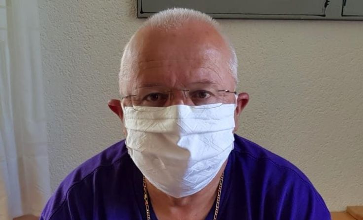 Schutzmasken werden vergeben. Foto: Hermann