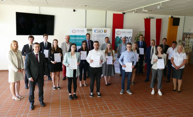 Gruppenfoto von Schülern, Lehrern und Ausbildnern Foto: privat