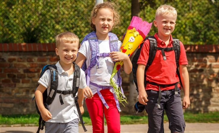 Kinder am Weg zur Schule Foto: Arbö