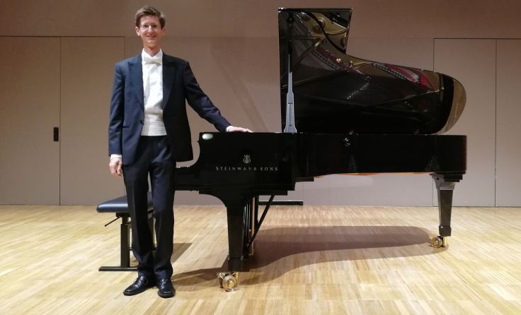 Florian Feilmair am Klavier in der Landesmusikschule Vöcklabruck Foto: KUF