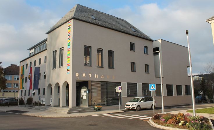 Auch für die Stadtgemeinde Vöcklabruck wird es zusätzliche Finanzmittel geben. Foto: Mac