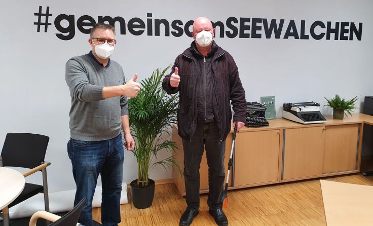 Bürgermeister Gerald Egger (l.) mit „Müllsammler“ Johann Holletz Foto: Gemeinde 
