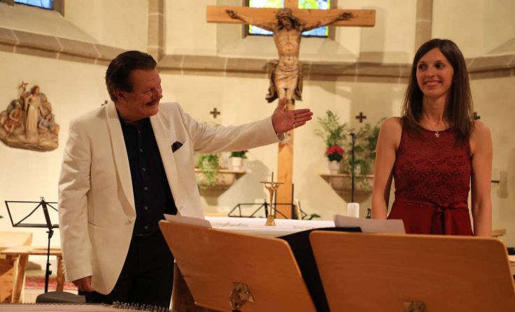 Wilfried Scharf und Vanessa Peham begeisterten das Publikum in der Pfarrkirche Regau. Foto: privat